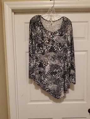 Plus-Size Gray Animal Print Long Sleeve Blouse